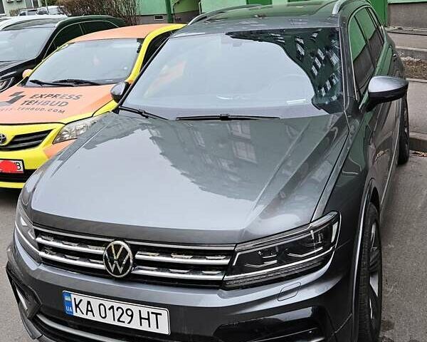 Серый Фольксваген Тигуан, объемом двигателя 1.98 л и пробегом 135 тыс. км за 21000 $, фото 3 на Automoto.ua