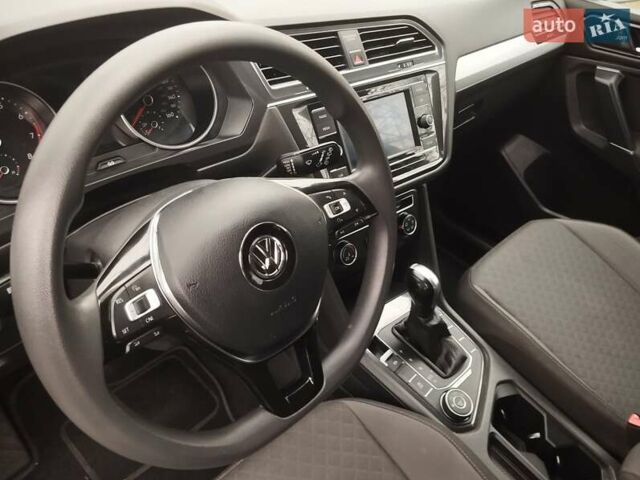 Сірий Фольксваген Тігуан, об'ємом двигуна 1.98 л та пробігом 160 тис. км за 16000 $, фото 8 на Automoto.ua