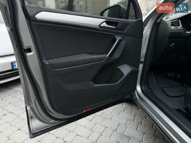 Серый Фольксваген Тигуан, объемом двигателя 2 л и пробегом 248 тыс. км за 21500 $, фото 38 на Automoto.ua