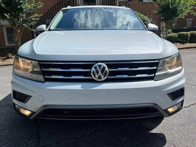 Серый Фольксваген Тигуан, объемом двигателя 2 л и пробегом 32 тыс. км за 9000 $, фото 1 на Automoto.ua