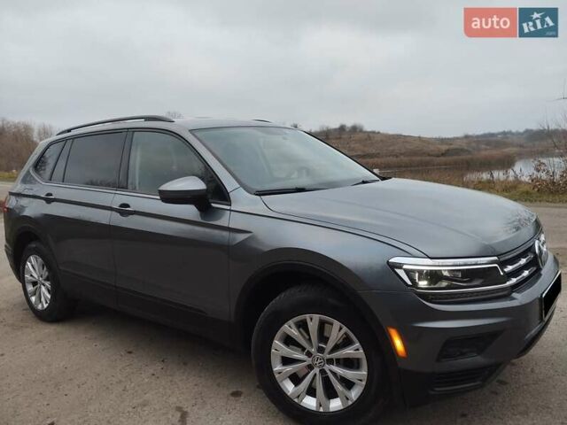 Сірий Фольксваген Тігуан, об'ємом двигуна 1.98 л та пробігом 160 тис. км за 16000 $, фото 3 на Automoto.ua