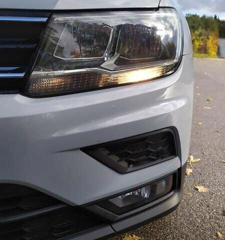 Серый Фольксваген Тигуан, объемом двигателя 2 л и пробегом 195 тыс. км за 23350 $, фото 22 на Automoto.ua