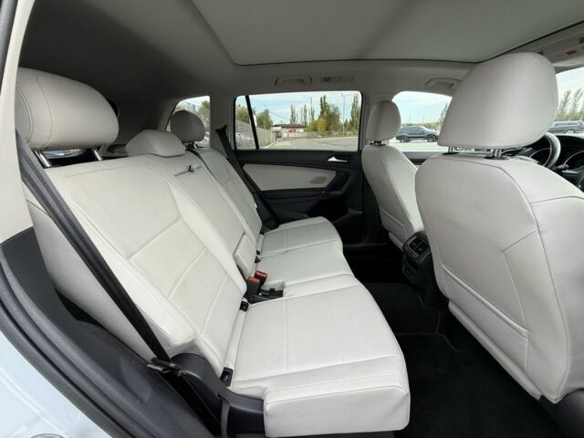 Серый Фольксваген Тигуан, объемом двигателя 2 л и пробегом 158 тыс. км за 17900 $, фото 12 на Automoto.ua