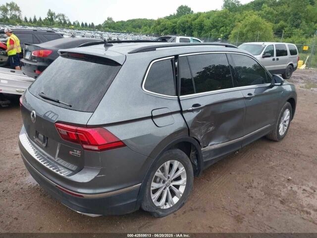 Серый Фольксваген Тигуан, объемом двигателя 2 л и пробегом 58 тыс. км за 18500 $, фото 4 на Automoto.ua