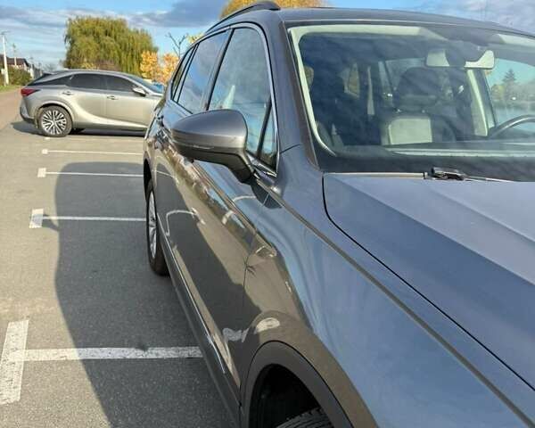 Серый Фольксваген Тигуан, объемом двигателя 2 л и пробегом 147 тыс. км за 17500 $, фото 7 на Automoto.ua