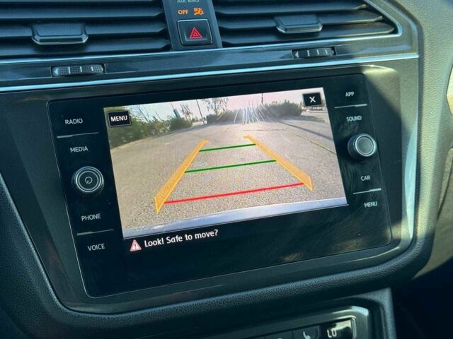 Сірий Фольксваген Тігуан, об'ємом двигуна 0 л та пробігом 130 тис. км за 402 $, фото 20 на Automoto.ua