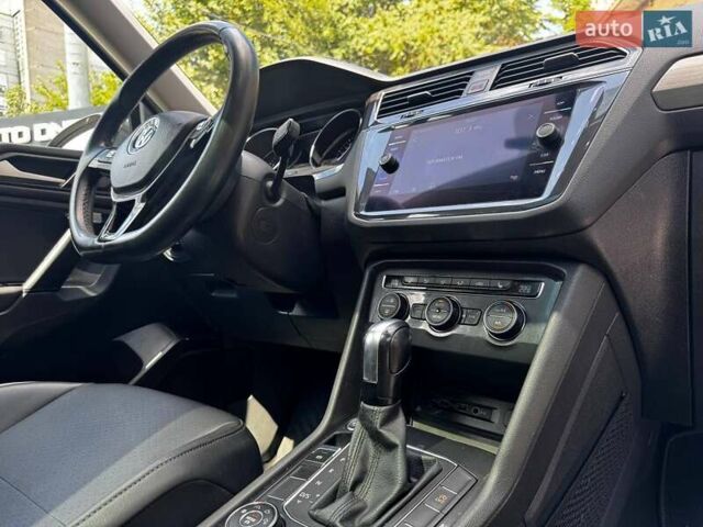 Сірий Фольксваген Тігуан, об'ємом двигуна 2 л та пробігом 167 тис. км за 19500 $, фото 12 на Automoto.ua