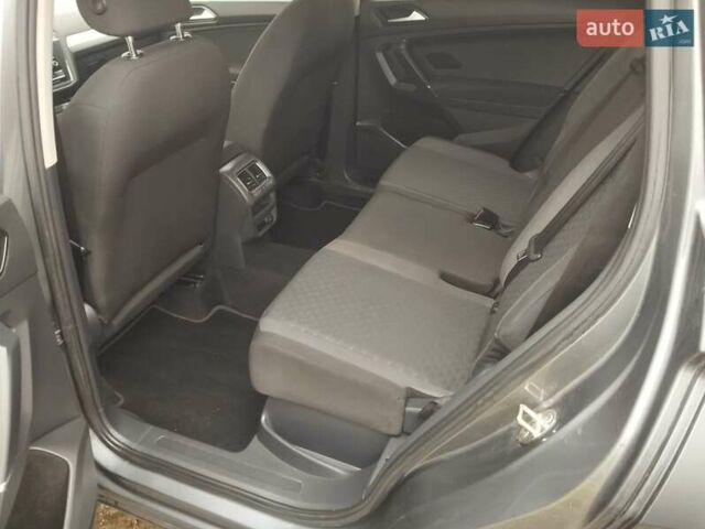 Сірий Фольксваген Тігуан, об'ємом двигуна 1.98 л та пробігом 160 тис. км за 16000 $, фото 10 на Automoto.ua