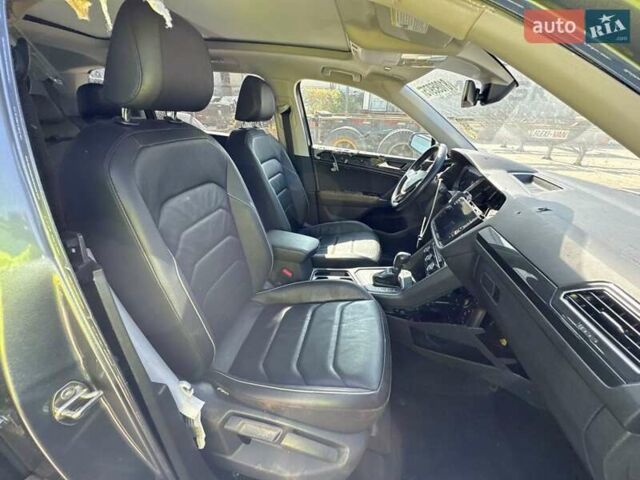 Серый Фольксваген Тигуан, объемом двигателя 2 л и пробегом 65 тыс. км за 22000 $, фото 11 на Automoto.ua