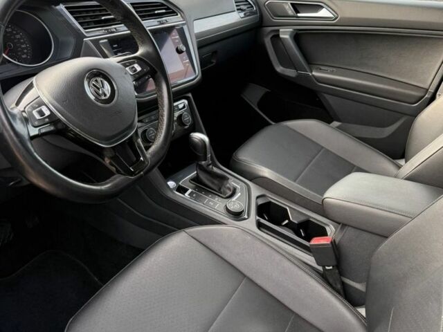 Серый Фольксваген Тигуан, объемом двигателя 2 л и пробегом 147 тыс. км за 17500 $, фото 9 на Automoto.ua