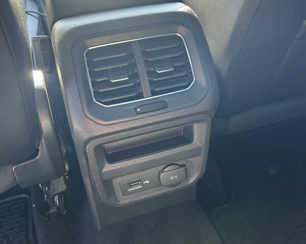 Сірий Фольксваген Тігуан, об'ємом двигуна 1.98 л та пробігом 145 тис. км за 17800 $, фото 37 на Automoto.ua