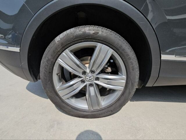 Серый Фольксваген Тигуан, объемом двигателя 2 л и пробегом 80 тыс. км за 16500 $, фото 30 на Automoto.ua