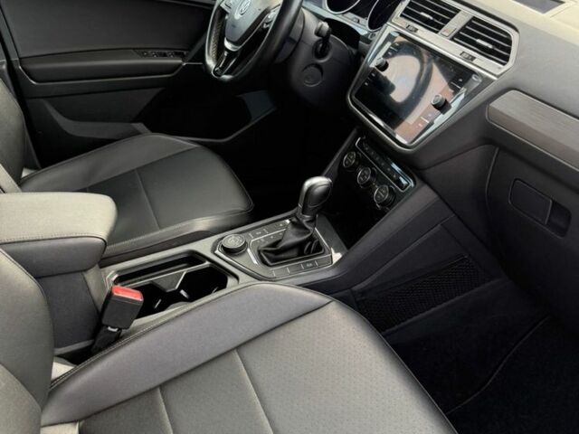 Серый Фольксваген Тигуан, объемом двигателя 2 л и пробегом 147 тыс. км за 17500 $, фото 11 на Automoto.ua