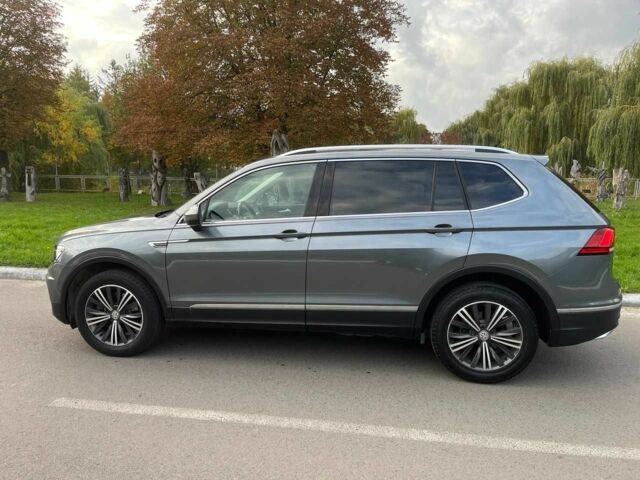 Серый Фольксваген Тигуан, объемом двигателя 2 л и пробегом 135 тыс. км за 18500 $, фото 2 на Automoto.ua