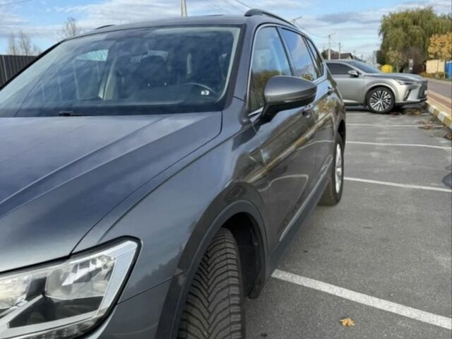 Серый Фольксваген Тигуан, объемом двигателя 2 л и пробегом 147 тыс. км за 17500 $, фото 20 на Automoto.ua