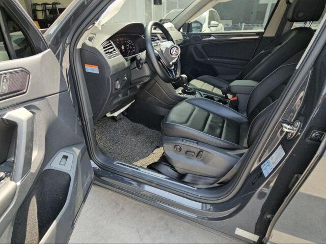 Серый Фольксваген Тигуан, объемом двигателя 2 л и пробегом 80 тыс. км за 16500 $, фото 53 на Automoto.ua