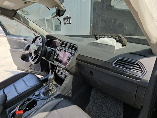 Серый Фольксваген Тигуан, объемом двигателя 2 л и пробегом 80 тыс. км за 16500 $, фото 28 на Automoto.ua