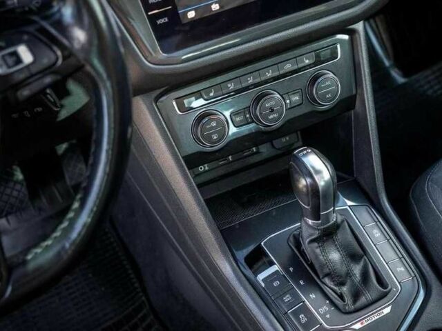 Сірий Фольксваген Тігуан, об'ємом двигуна 0 л та пробігом 110 тис. км за 11500 $, фото 5 на Automoto.ua