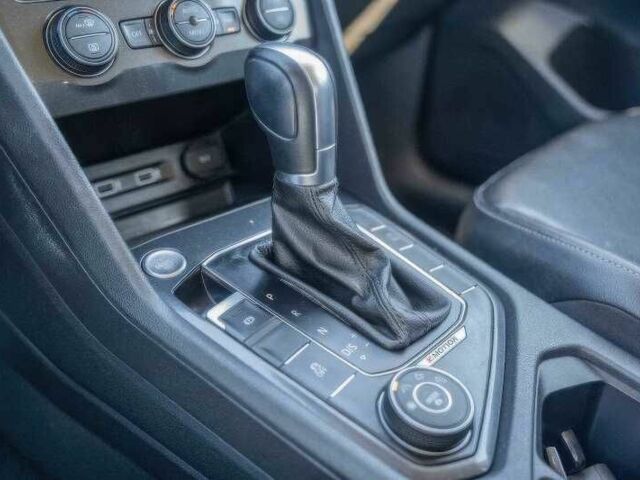 Серый Фольксваген Тигуан, объемом двигателя 2 л и пробегом 87 тыс. км за 10900 $, фото 9 на Automoto.ua