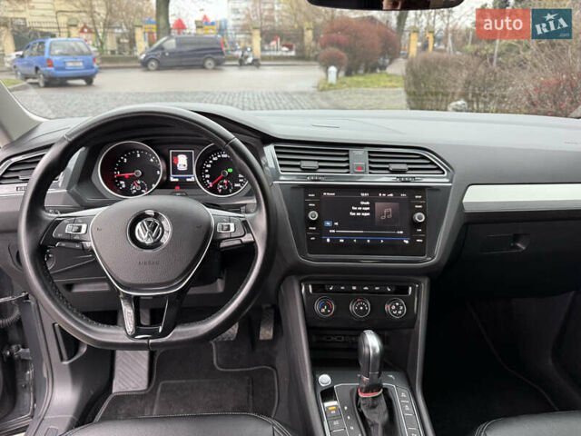 Серый Фольксваген Тигуан, объемом двигателя 2 л и пробегом 56 тыс. км за 24999 $, фото 55 на Automoto.ua