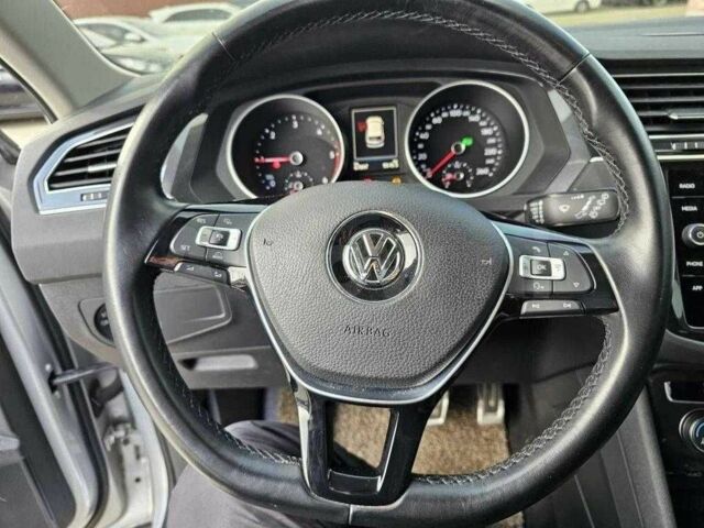 Серый Фольксваген Тигуан, объемом двигателя 2 л и пробегом 67 тыс. км за 20000 $, фото 12 на Automoto.ua