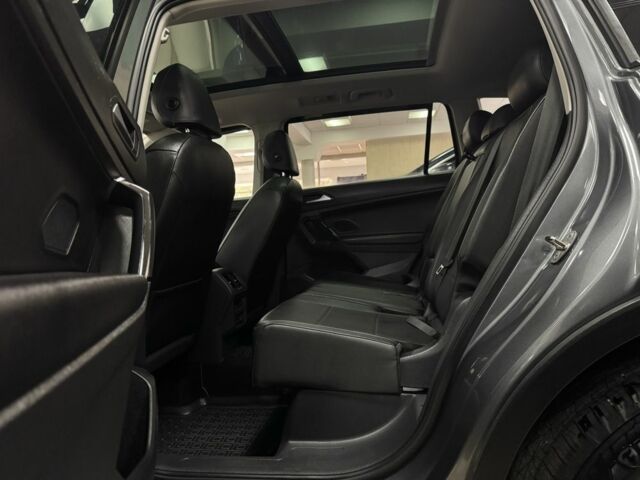 Серый Фольксваген Тигуан, объемом двигателя 2 л и пробегом 189 тыс. км за 19900 $, фото 10 на Automoto.ua