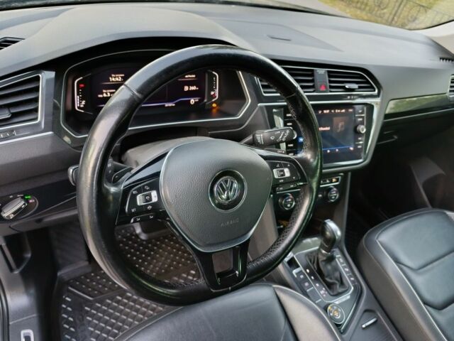 Серый Фольксваген Тигуан, объемом двигателя 2 л и пробегом 180 тыс. км за 30000 $, фото 12 на Automoto.ua