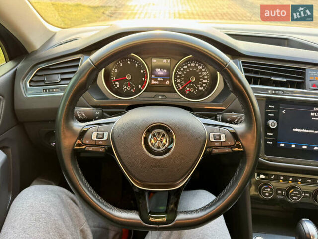 Серый Фольксваген Тигуан, объемом двигателя 2 л и пробегом 104 тыс. км за 20300 $, фото 37 на Automoto.ua