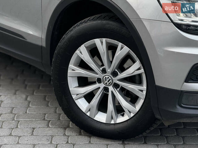 Серый Фольксваген Тигуан, объемом двигателя 2 л и пробегом 248 тыс. км за 21500 $, фото 19 на Automoto.ua