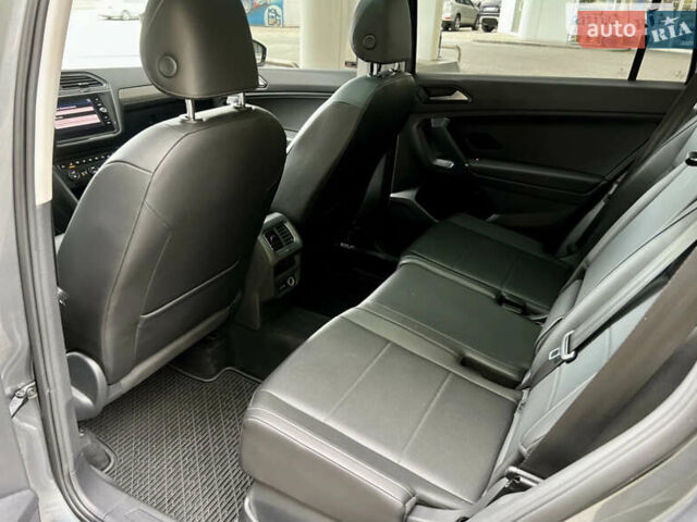 Серый Фольксваген Тигуан, объемом двигателя 1.98 л и пробегом 121 тыс. км за 20000 $, фото 9 на Automoto.ua