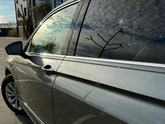 Серый Фольксваген Тигуан, объемом двигателя 2 л и пробегом 147 тыс. км за 17500 $, фото 4 на Automoto.ua