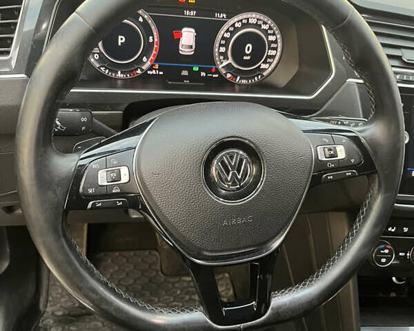 Сірий Фольксваген Тігуан, об'ємом двигуна 1.97 л та пробігом 145 тис. км за 27200 $, фото 10 на Automoto.ua