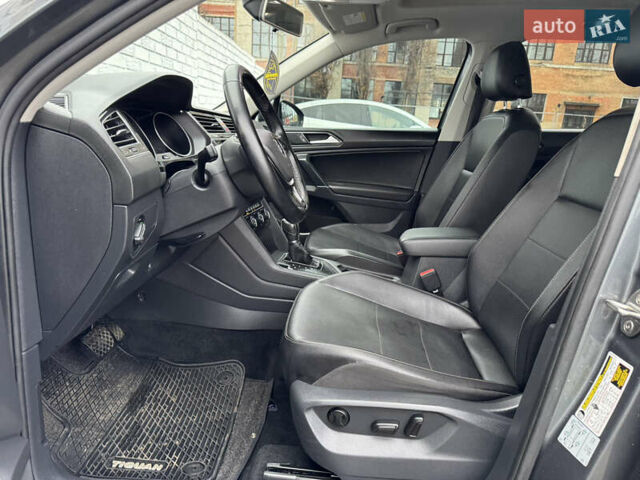 Серый Фольксваген Тигуан, объемом двигателя 2 л и пробегом 187 тыс. км за 18500 $, фото 30 на Automoto.ua