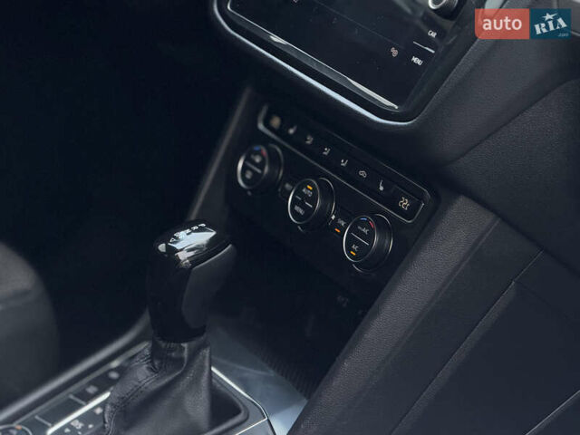 Серый Фольксваген Тигуан, объемом двигателя 2 л и пробегом 248 тыс. км за 21500 $, фото 28 на Automoto.ua