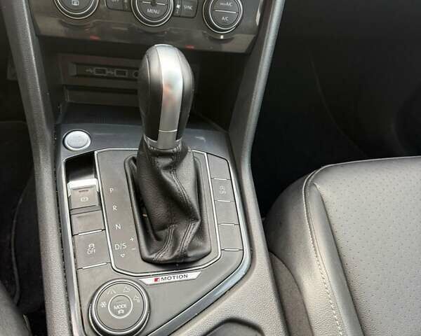 Серый Фольксваген Тигуан, объемом двигателя 2 л и пробегом 147 тыс. км за 17500 $, фото 15 на Automoto.ua