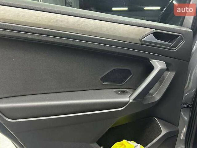 Серый Фольксваген Тигуан, объемом двигателя 1.97 л и пробегом 275 тыс. км за 26400 $, фото 18 на Automoto.ua