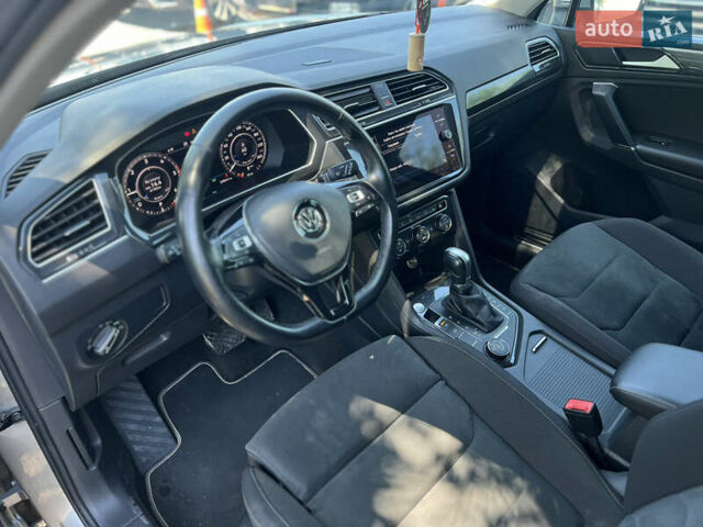 Сірий Фольксваген Тігуан, об'ємом двигуна 1.97 л та пробігом 258 тис. км за 23950 $, фото 4 на Automoto.ua