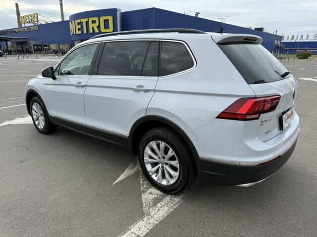 Серый Фольксваген Тигуан, объемом двигателя 2 л и пробегом 158 тыс. км за 17900 $, фото 3 на Automoto.ua