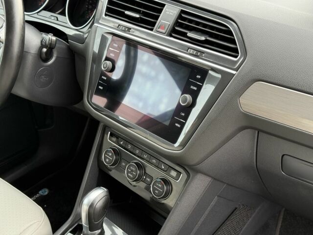 Серый Фольксваген Тигуан, объемом двигателя 2 л и пробегом 158 тыс. км за 17900 $, фото 8 на Automoto.ua