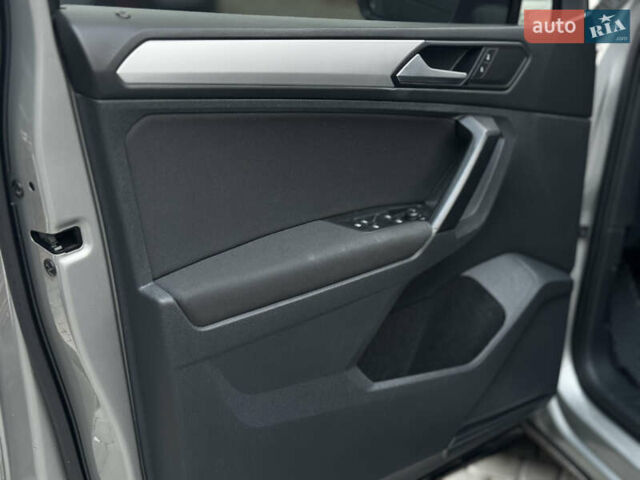 Серый Фольксваген Тигуан, объемом двигателя 2 л и пробегом 248 тыс. км за 21500 $, фото 39 на Automoto.ua