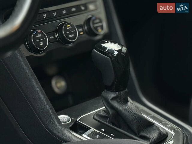 Серый Фольксваген Тигуан, объемом двигателя 2 л и пробегом 248 тыс. км за 21500 $, фото 45 на Automoto.ua