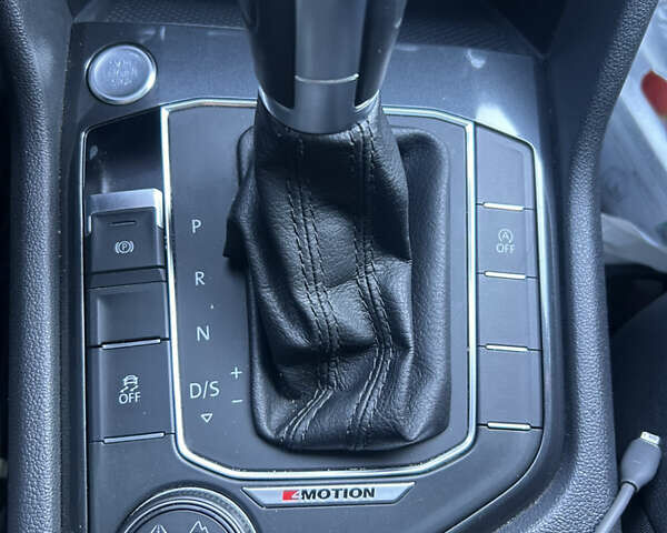 Сірий Фольксваген Тігуан, об'ємом двигуна 1.98 л та пробігом 145 тис. км за 17800 $, фото 30 на Automoto.ua