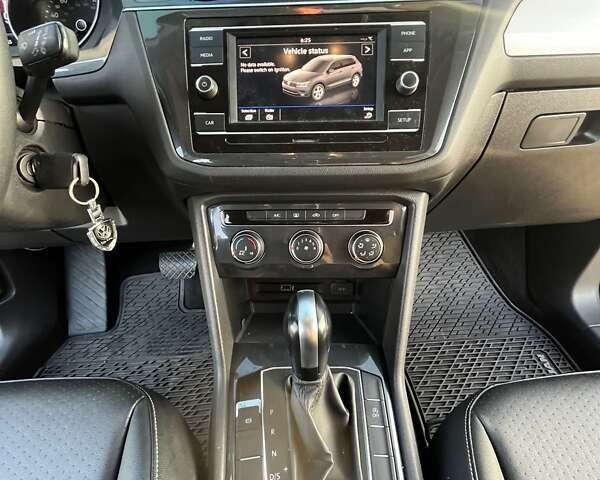 Серый Фольксваген Тигуан, объемом двигателя 1.98 л и пробегом 194 тыс. км за 16700 $, фото 26 на Automoto.ua