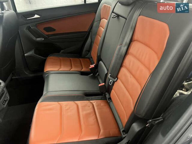 Сірий Фольксваген Тігуан, об'ємом двигуна 2 л та пробігом 175 тис. км за 19300 $, фото 16 на Automoto.ua