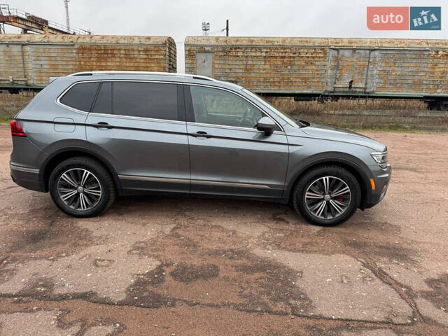 Серый Фольксваген Тигуан, объемом двигателя 2 л и пробегом 254 тыс. км за 17999 $, фото 4 на Automoto.ua