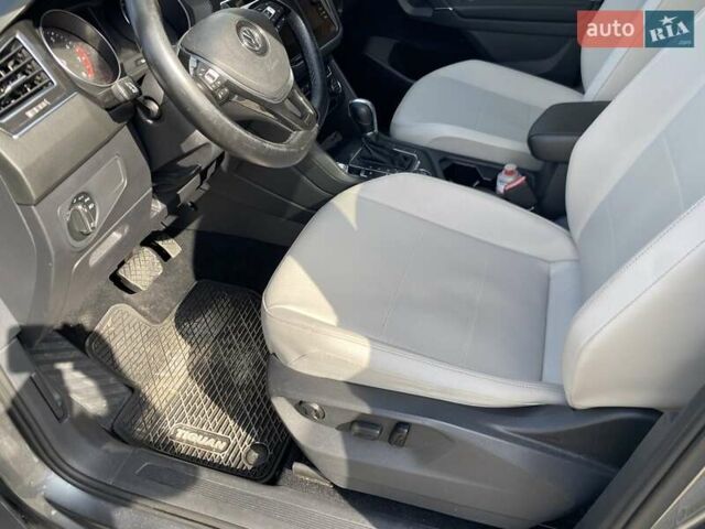 Серый Фольксваген Тигуан, объемом двигателя 0 л и пробегом 210 тыс. км за 15300 $, фото 3 на Automoto.ua