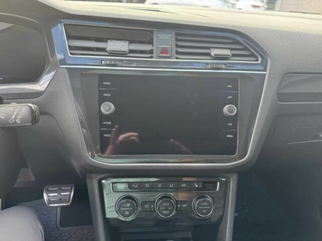 Сірий Фольксваген Тігуан, об'ємом двигуна 2 л та пробігом 38 тис. км за 9000 $, фото 10 на Automoto.ua