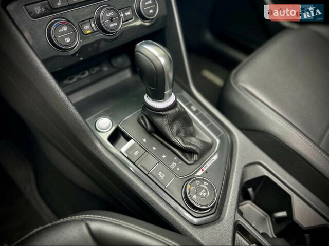 Серый Фольксваген Тигуан, объемом двигателя 1.98 л и пробегом 121 тыс. км за 20000 $, фото 8 на Automoto.ua