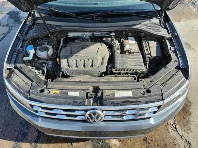 Сірий Фольксваген Тігуан, об'ємом двигуна 2 л та пробігом 64 тис. км за 7000 $, фото 11 на Automoto.ua