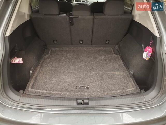Сірий Фольксваген Тігуан, об'ємом двигуна 1.98 л та пробігом 160 тис. км за 16000 $, фото 13 на Automoto.ua
